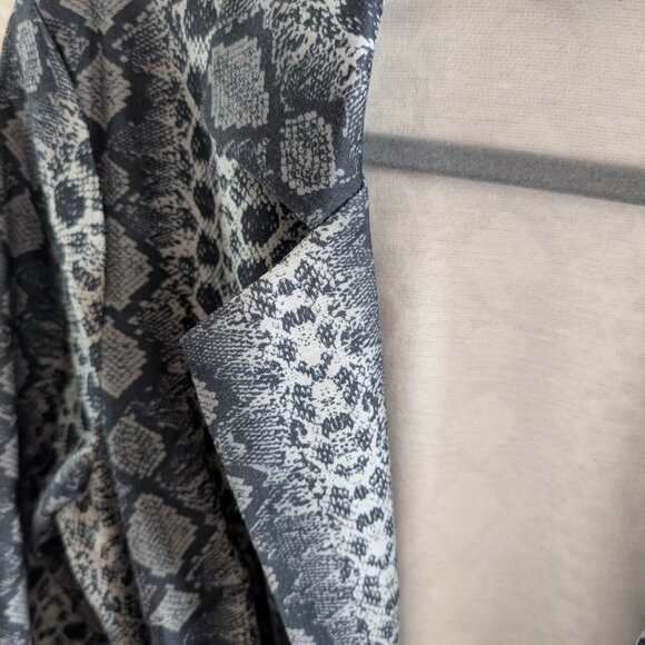 H&M Snakeprint Jacket with Tie Belt Pockets Grey Blazer Size Small Animal print - Picture 7 of 12